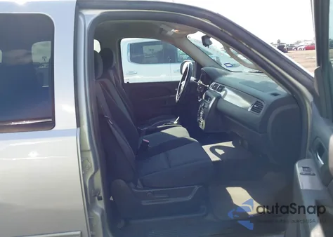 2010 Chevrolet Suburban 1500 Ls from USA, damaged, VIN 1GNUCHE06AR197650